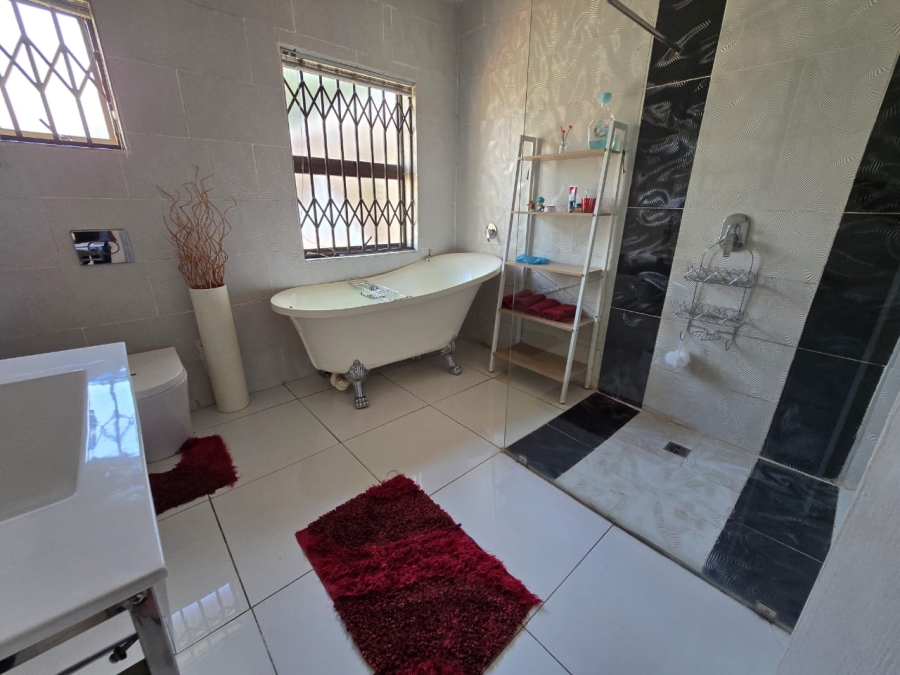 4 Bedroom Property for Sale in Dan Pienaar Free State